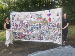Städte Derby und Osnabrück malen ein Wimmelbild